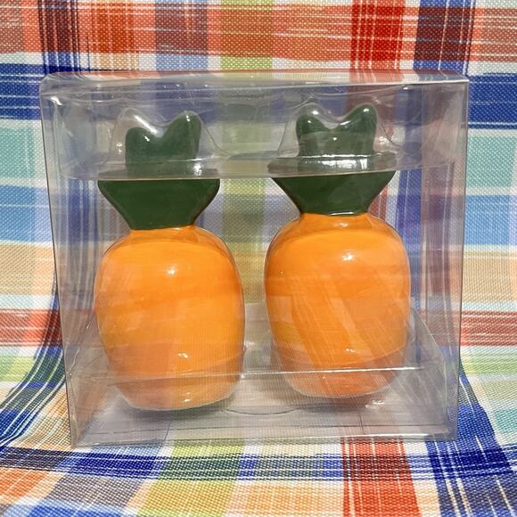 Linden Street Carrot Salt & Pepper Shakers - Picture 5 of 5